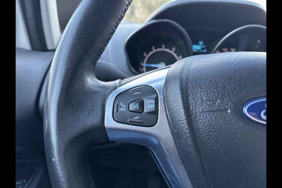 Ford EcoSport 1.0 EcoBoost Titanium Stoel verwarming / elektrische voorruit verwarming / achteruit rij camera/