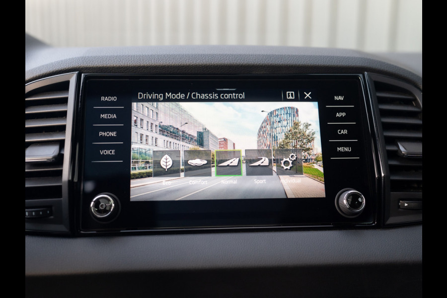 Škoda Karoq 1.5 TSI ACT Sportline Business | Panodak | Leder | Stoelgeheugen | Elk A-klep | Prijs Rijklaar!!