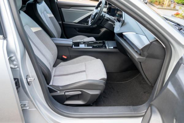 Opel Astra 1.2T Innovation Automaat|Prijs rijklaar incl 12 mnd garantie| Camera Stoel/stuur/Voorruitverwarming Led Privacy glass