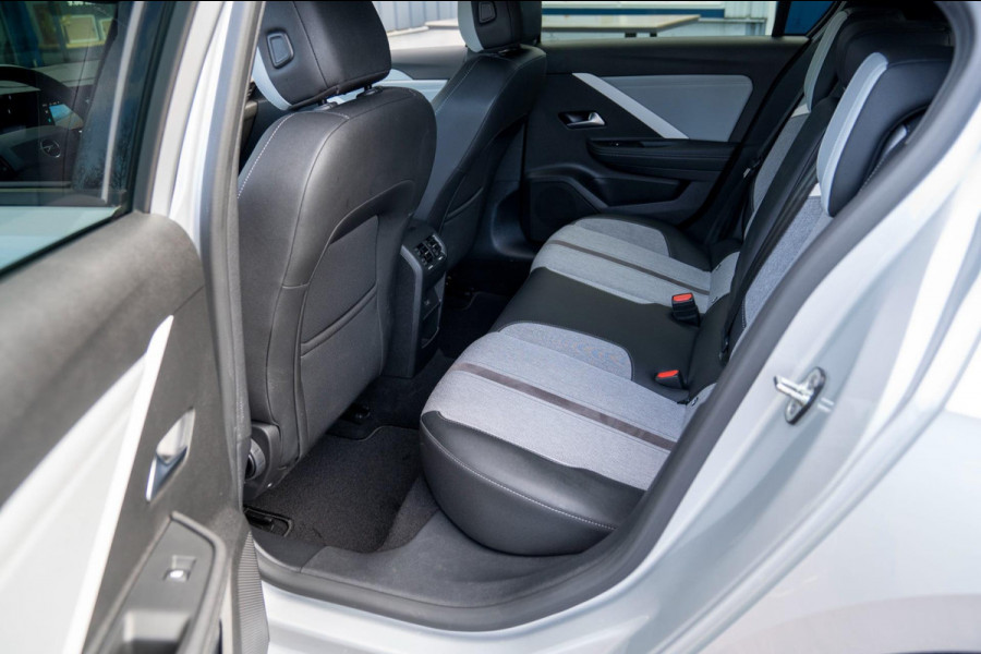 Opel Astra 1.2T Innovation Automaat|Prijs rijklaar incl 12 mnd garantie| Camera Stoel/stuur/Voorruitverwarming Led Privacy glass