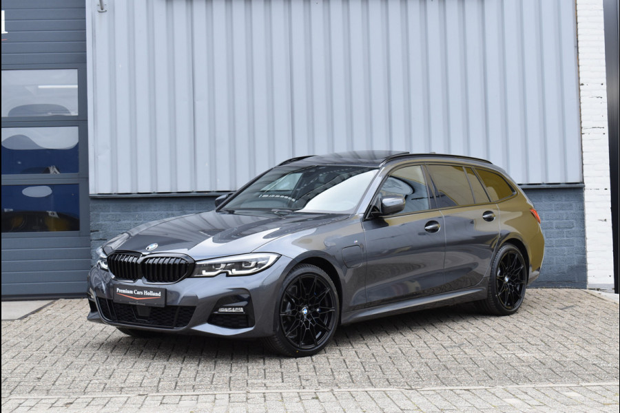 BMW 3 Serie Touring 330e xDrive M-Sport 292 Pk Pano Memory Head-Up Leder 19 Inch