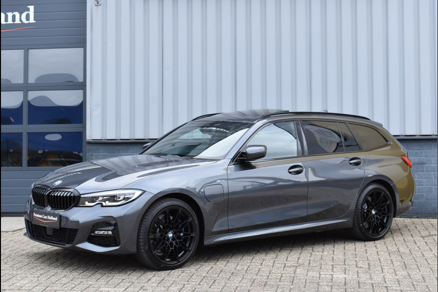 BMW 3 Serie Touring 330e xDrive M-Sport 292 Pk Pano Memory Head-Up Leder 19 Inch