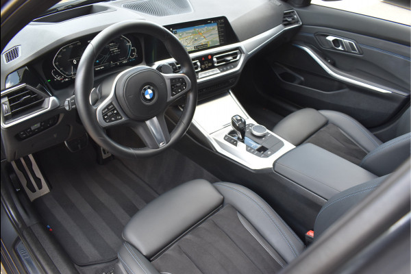 BMW 3 Serie Touring 330e xDrive M-Sport 292 Pk Pano Memory Head-Up Leder 19 Inch