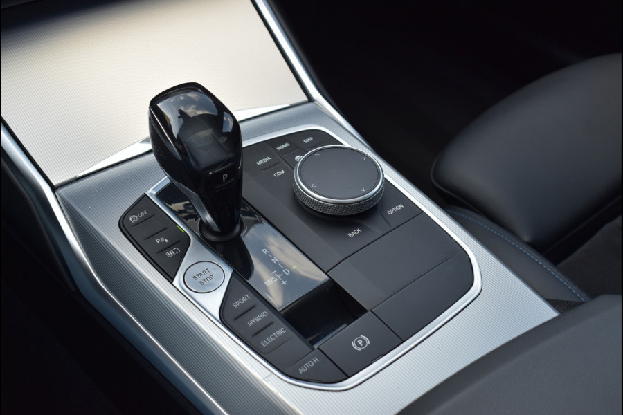 BMW 3 Serie Touring 330e xDrive M-Sport 292 Pk Pano Memory Head-Up Leder 19 Inch