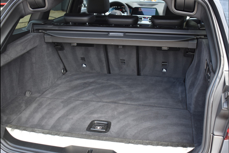 BMW 3 Serie Touring 330e xDrive M-Sport 292 Pk Pano Memory Head-Up Leder 19 Inch