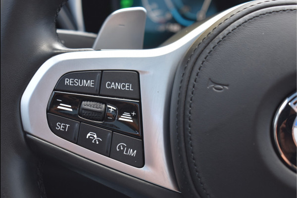 BMW 3 Serie Touring 330e xDrive M-Sport 292 Pk Pano Memory Head-Up Leder 19 Inch