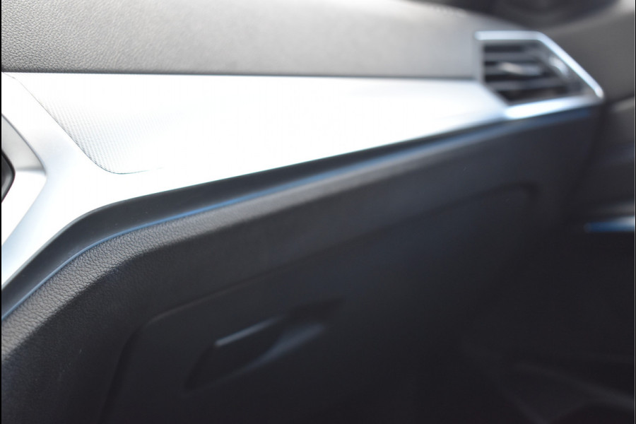 BMW 3 Serie Touring 330e xDrive M-Sport 292 Pk Pano Memory Head-Up Leder 19 Inch