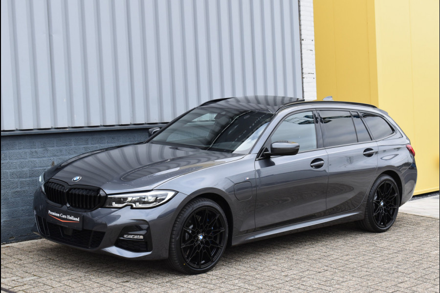 BMW 3 Serie Touring 330e xDrive M-Sport 292 Pk Pano Memory Head-Up Leder 19 Inch