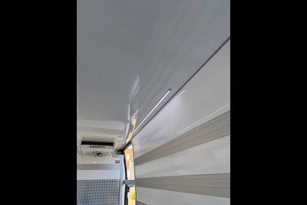 Iveco Daily 35S18HA L4H2 16M3 180PK KOELWAGEN KOELER KOEL KüHLWAGEN KüHLKOFFER FRIGO (ZIE OPMERKINGEN) NAVIGATIE ADAPTIVE CRUISE CONTROL LED  AIRCO ECC GEVEERDE BESTUURDERSSTOEL 270 GRADEN ACHTERDEUREN