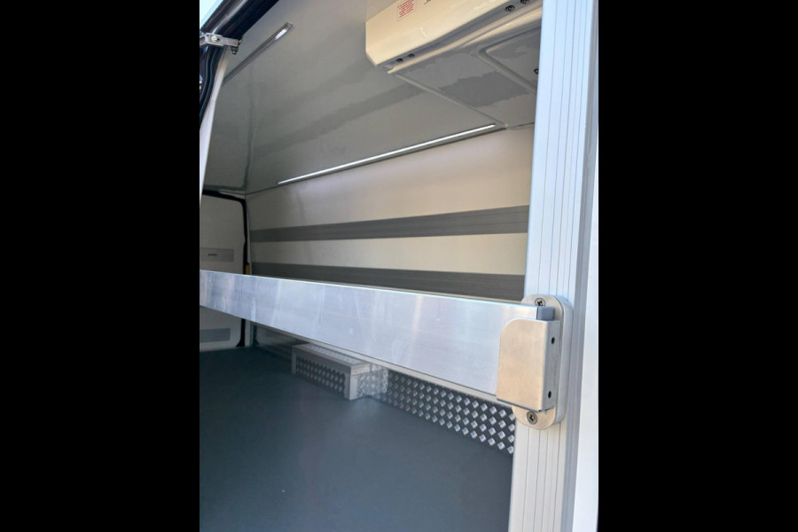 Iveco Daily 35S18HA L4H2 16M3 180PK KOELWAGEN KOELER KOEL KüHLWAGEN KüHLKOFFER FRIGO (ZIE OPMERKINGEN) NAVIGATIE ADAPTIVE CRUISE CONTROL LED  AIRCO ECC GEVEERDE BESTUURDERSSTOEL 270 GRADEN ACHTERDEUREN