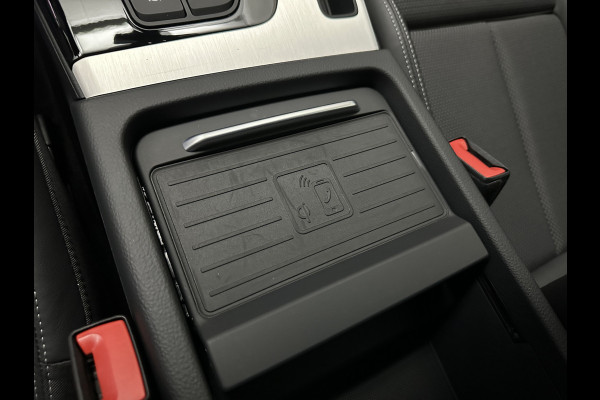 Audi Q5 Sportback 40 TFSI Benzine S-Line | ACC | Sfeerverlichting | Keyless-Entry | Matrix-LED | Virtual-Cockpit | Tour-Pakket | Black-Optic | Camera | Beker-Clima | 3-Zone Clima | Draadloos Laden | Zonwering | 6 mnd. BOVAG Garantie |