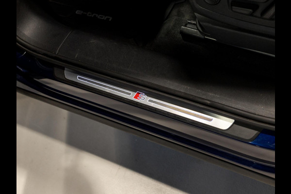 Audi e-tron 55 quattro S edition 95 kWh / 408pk / Panorama dak / Rondomzicht camera /