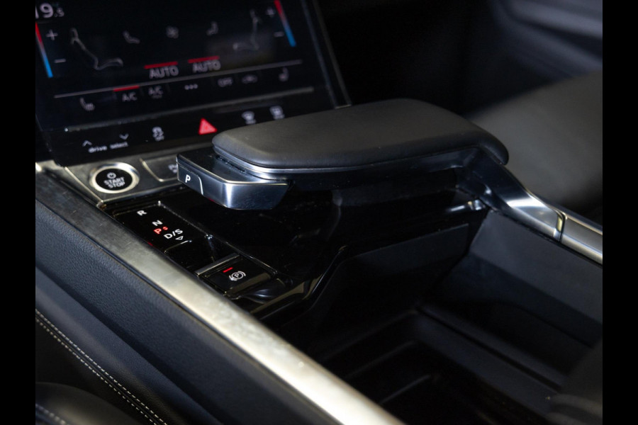 Audi e-tron 55 quattro S edition 95 kWh / 408pk / Panorama dak / Rondomzicht camera /
