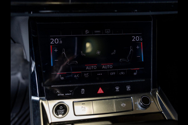 Audi e-tron 55 quattro S edition 95 kWh / 408pk / Panorama dak / Rondomzicht camera /