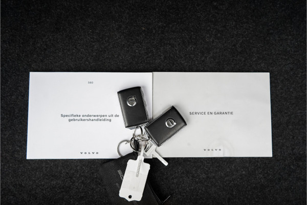 Volvo S60 2.0 T8 AWD Twin Engine Inscription R-Design Leder ACC H/K HUD 360°