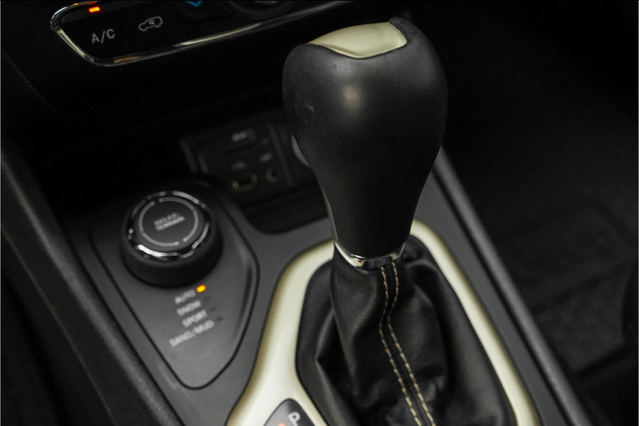 Jeep Cherokee 2.2 Limited 200PK 4WD Automaat Xenon 18"