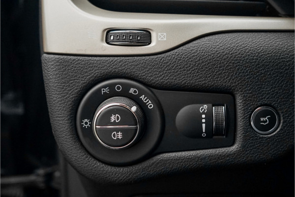 Jeep Cherokee 2.2 Limited 200PK 4WD Automaat Xenon 18"