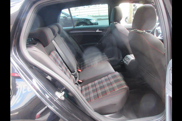 Volkswagen Golf 2.0 TSI GTI Performance Aut Virtual Camera Carplay Pano