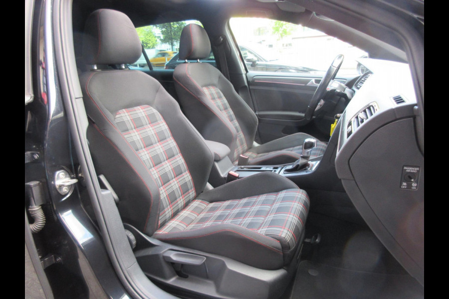 Volkswagen Golf 2.0 TSI GTI Performance Aut Virtual Camera Carplay Pano