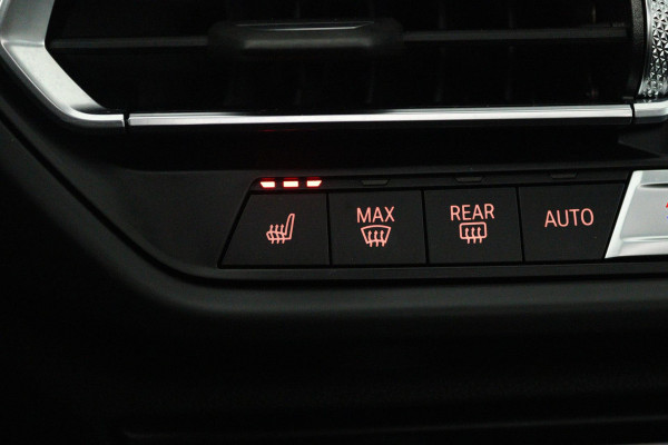 BMW 2 Serie Gran Coupé 218i Business Edition Plus (PANORAMADAK, STOELVERWARMING, ACHTERUITRIJCAMERA, CRUISE CONTROL, NAVIGATIE)