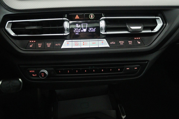 BMW 2 Serie Gran Coupé 218i Business Edition Plus (PANORAMADAK, STOELVERWARMING, ACHTERUITRIJCAMERA, CRUISE CONTROL, NAVIGATIE)