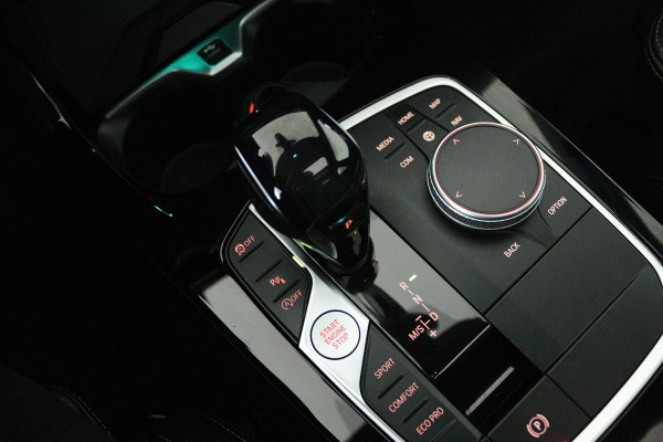 BMW 2 Serie Gran Coupé 218i Business Edition Plus (PANORAMADAK, STOELVERWARMING, ACHTERUITRIJCAMERA, CRUISE CONTROL, NAVIGATIE)