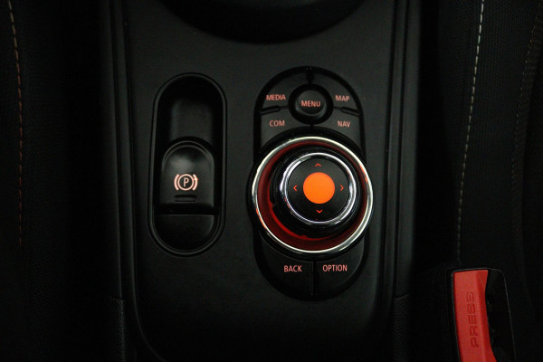 MINI Countryman 1.5 Cooper Chili (TREKHAAK, CRUISE CONTROL, NAVIGATIE, PARKEERSENSOREN, AUTOMAAT)