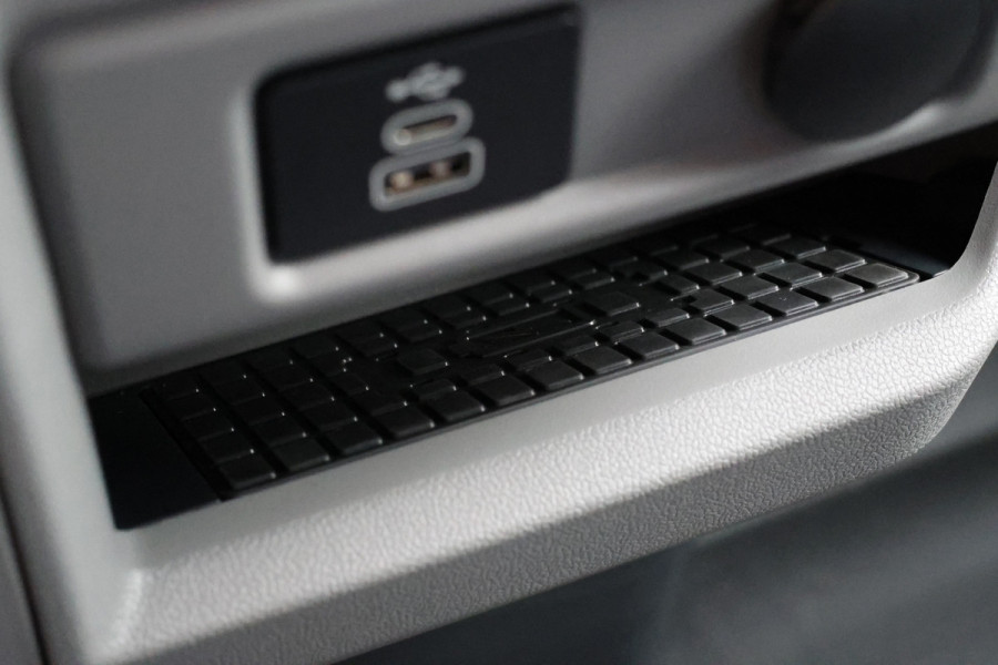 Ford Transit Custom 320 2.0 TDCI L2H1 Sport 170 PK DC | Dubbel Cabine | B&O | ACC | Blind Spot | Navigatie | Camera | CarPlay | Lane Assist | Trekhaak | BPM VRIJ | Verlengde fabrieksgarantie tot 12-2029