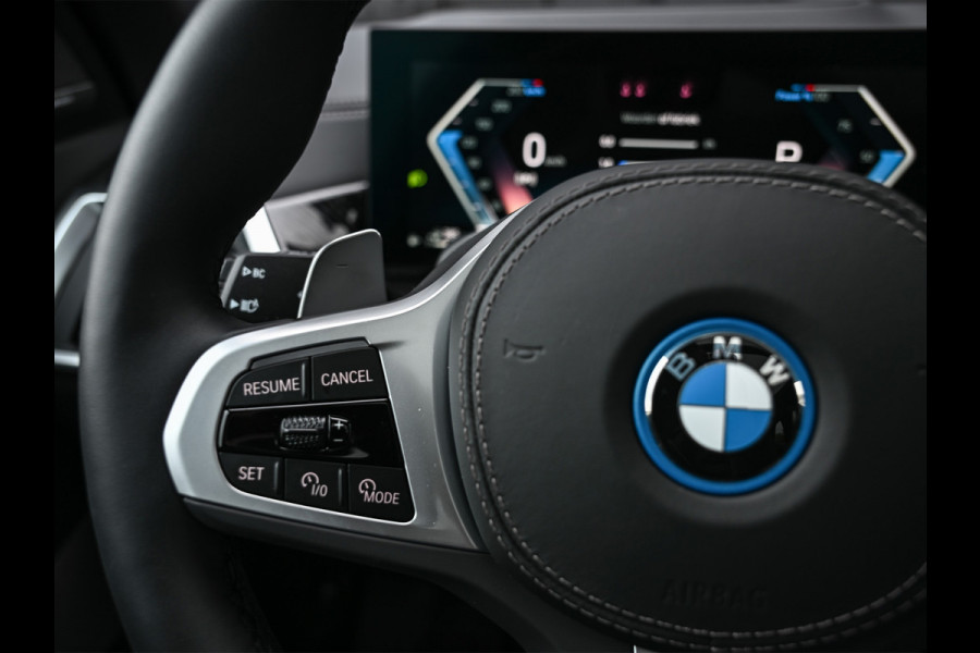 BMW X5 XDRIVE 50e | M-SPORT PRO | PANORAMADAK | AMBIANCE INTEIRUER | ACTIVE CRUISE | ICONIC GLOW | CARBON BLACK | COMFORT ACCESS | COMF