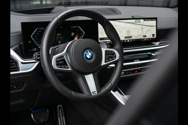 BMW X5 XDRIVE 50e | M-SPORT PRO | PANORAMADAK | AMBIANCE INTEIRUER | ACTIVE CRUISE | ICONIC GLOW | CARBON BLACK | COMFORT ACCESS | COMF