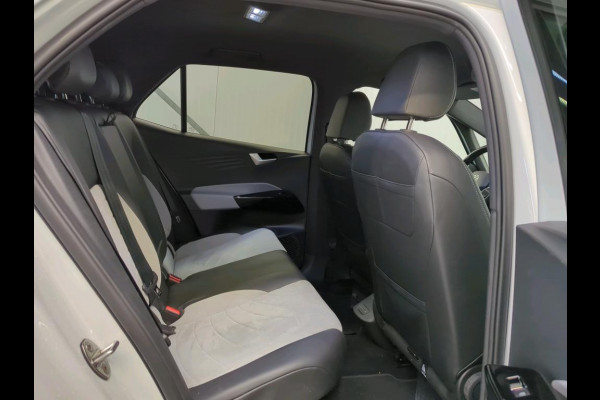 Volkswagen ID.3 Pro Edition 58 kWh Airco ECC Navi Carplay PDC VA + Camera Adaptive Cruise Control Full LED Stoel/Stuurverwarming Alcantara bekleding