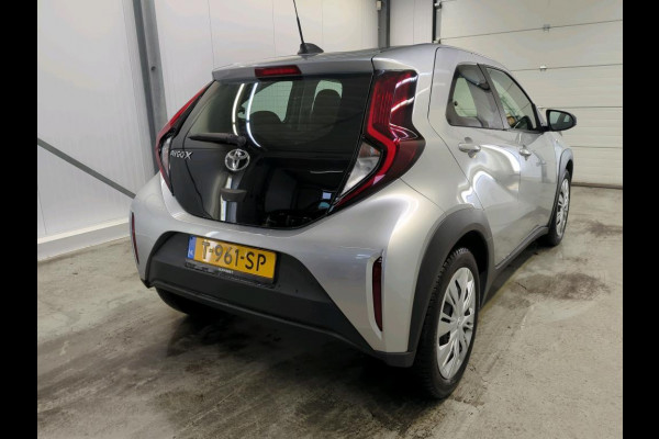 Toyota Aygo X 1.0 VVT-i MT Play Airco Navi Carplay PDC + Camera Achter Cruise Control