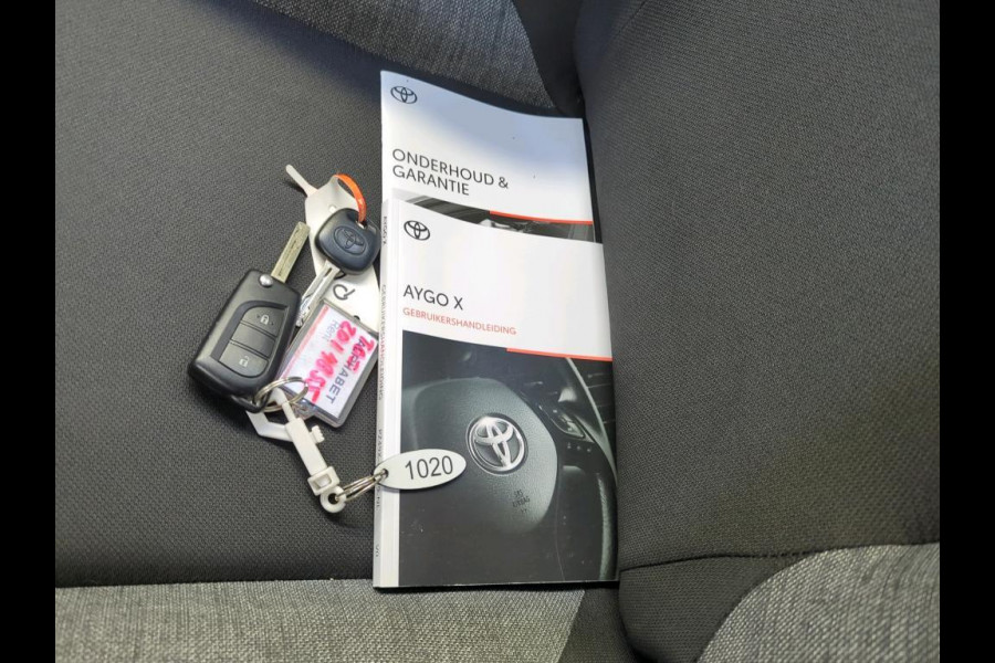 Toyota Aygo X 1.0 VVT-i MT Play Airco Navi Carplay PDC + Camera Achter Cruise Control