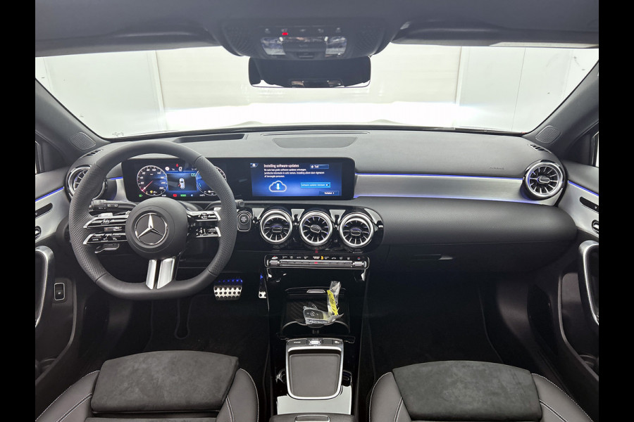 Mercedes-Benz A-Klasse 250 e Business Solution AMG | AMG Line Plus pakket | Nightpakket | Antidiefstalpakket URBAN GUARD PLUS | Augmented Reality Navigation | 360°-camera | Memorypakket | Head-up display |