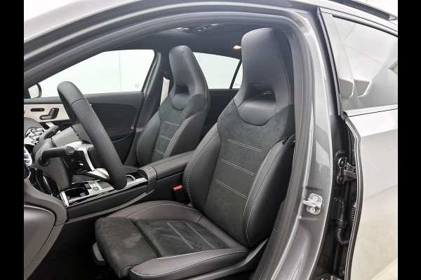 Mercedes-Benz A-Klasse 250 e Business Solution AMG | AMG Line Plus pakket | Nightpakket | Antidiefstalpakket URBAN GUARD PLUS | Augmented Reality Navigation | 360°-camera | Memorypakket | Head-up display |