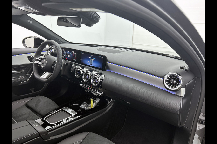 Mercedes-Benz A-Klasse 250 e Business Solution AMG | AMG Line Plus pakket | Nightpakket | Antidiefstalpakket URBAN GUARD PLUS | Augmented Reality Navigation | 360°-camera | Memorypakket | Head-up display |