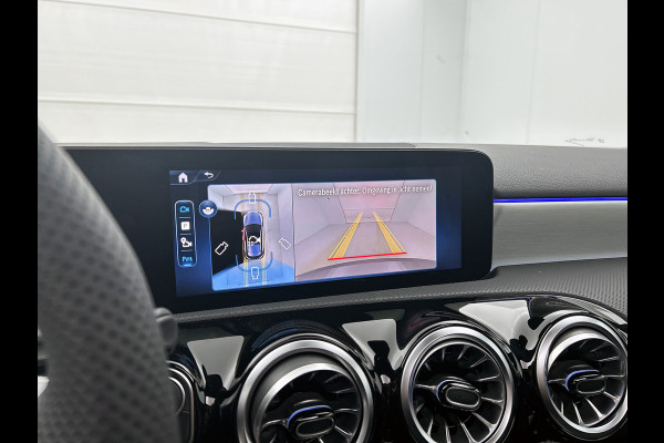 Mercedes-Benz A-Klasse 250 e Business Solution AMG | AMG Line Plus pakket | Nightpakket | Antidiefstalpakket URBAN GUARD PLUS | Augmented Reality Navigation | 360°-camera | Memorypakket | Head-up display |