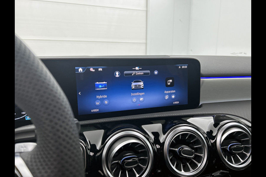 Mercedes-Benz A-Klasse 250 e Business Solution AMG | AMG Line Plus pakket | Nightpakket | Antidiefstalpakket URBAN GUARD PLUS | Augmented Reality Navigation | 360°-camera | Memorypakket | Head-up display |