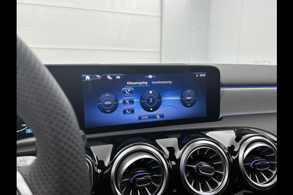 Mercedes-Benz A-Klasse 250 e Business Solution AMG | AMG Line Plus pakket | Nightpakket | Antidiefstalpakket URBAN GUARD PLUS | Augmented Reality Navigation | 360°-camera | Memorypakket | Head-up display |