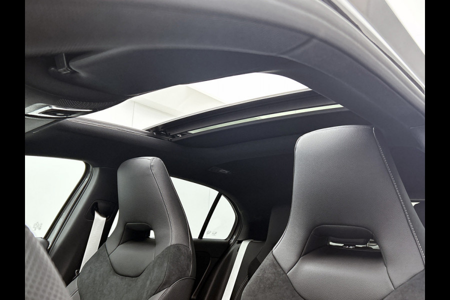 Mercedes-Benz A-Klasse 250 e Business Solution AMG | AMG Line Plus pakket | Nightpakket | Antidiefstalpakket URBAN GUARD PLUS | Augmented Reality Navigation | 360°-camera | Memorypakket | Head-up display |