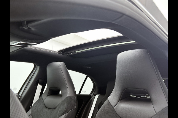 Mercedes-Benz A-Klasse 250 e Business Solution AMG | AMG Line Plus pakket | Nightpakket | Antidiefstalpakket URBAN GUARD PLUS | Augmented Reality Navigation | 360°-camera | Memorypakket | Head-up display |