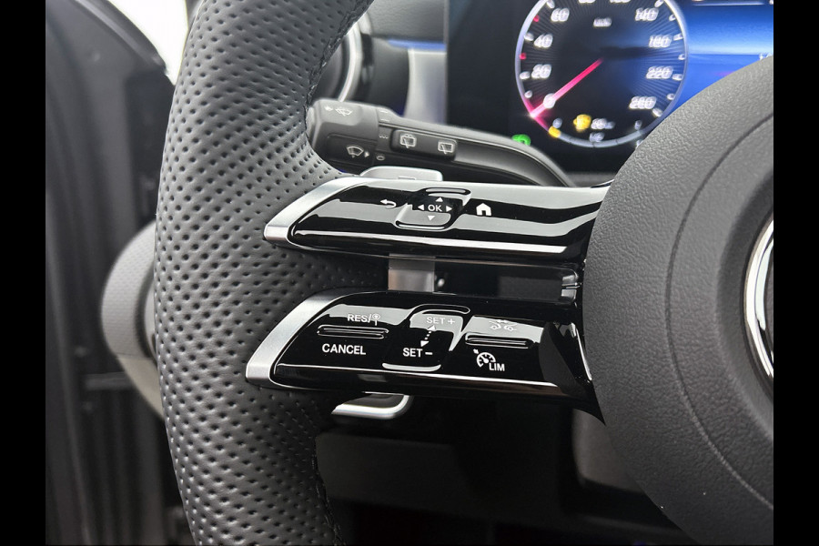 Mercedes-Benz A-Klasse 250 e Business Solution AMG | AMG Line Plus pakket | Nightpakket | Antidiefstalpakket URBAN GUARD PLUS | Augmented Reality Navigation | 360°-camera | Memorypakket | Head-up display |