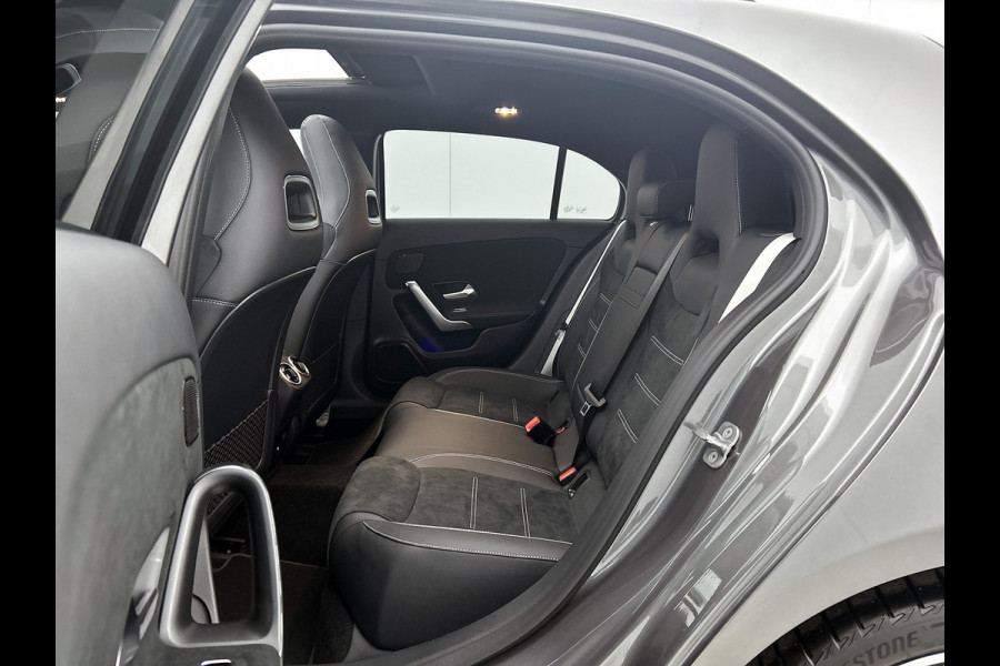 Mercedes-Benz A-Klasse 250 e Business Solution AMG | AMG Line Plus pakket | Nightpakket | Antidiefstalpakket URBAN GUARD PLUS | Augmented Reality Navigation | 360°-camera | Memorypakket | Head-up display |