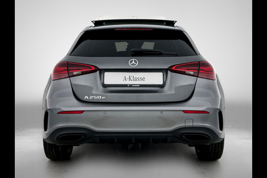 Mercedes-Benz A-Klasse 250 e Business Solution AMG | AMG Line Plus pakket | Nightpakket | Antidiefstalpakket URBAN GUARD PLUS | Augmented Reality Navigation | 360°-camera | Memorypakket | Head-up display |