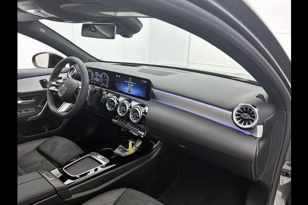 Mercedes-Benz A-Klasse 250 e Business Solution AMG | AMG Line Plus pakket | Nightpakket | Antidiefstalpakket URBAN GUARD PLUS | Augmented Reality Navigation | 360°-camera | Memorypakket | Head-up display |