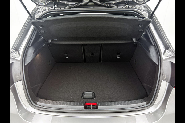 Mercedes-Benz A-Klasse 250 e Business Solution AMG | AMG Line Plus pakket | Nightpakket | Antidiefstalpakket URBAN GUARD PLUS | Augmented Reality Navigation | 360°-camera | Memorypakket | Head-up display |