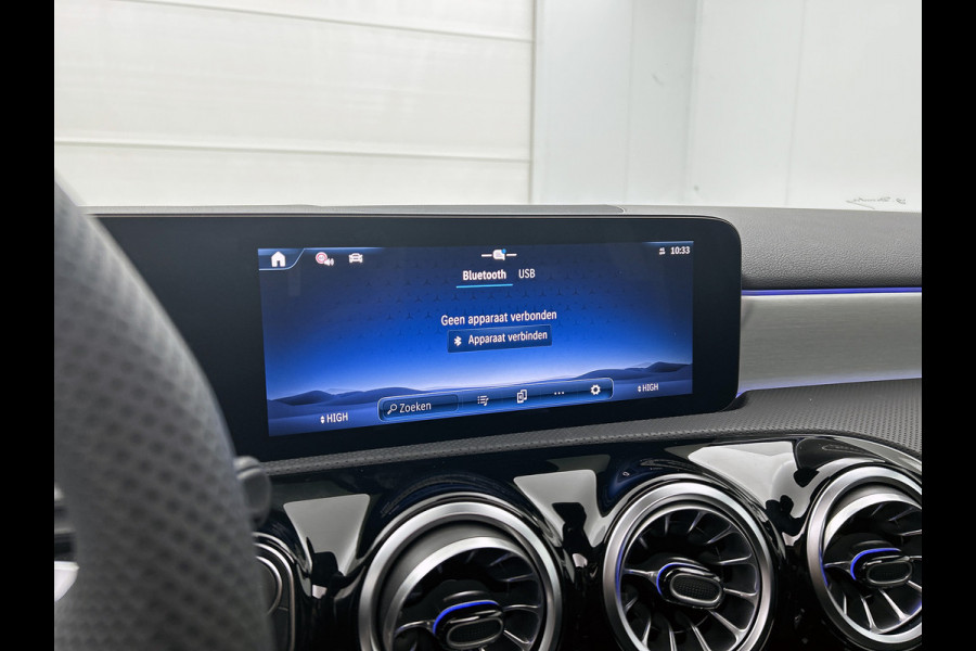 Mercedes-Benz A-Klasse 250 e Business Solution AMG | AMG Line Plus pakket | Nightpakket | Antidiefstalpakket URBAN GUARD PLUS | Augmented Reality Navigation | 360°-camera | Memorypakket | Head-up display |