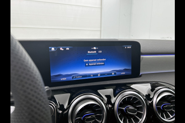Mercedes-Benz A-Klasse 250 e Business Solution AMG | AMG Line Plus pakket | Nightpakket | Antidiefstalpakket URBAN GUARD PLUS | Augmented Reality Navigation | 360°-camera | Memorypakket | Head-up display |