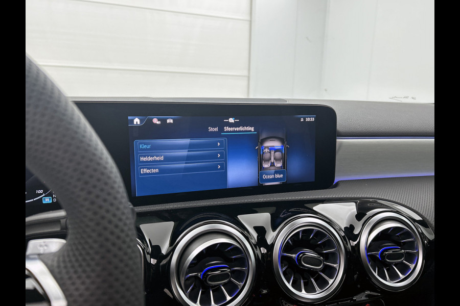 Mercedes-Benz A-Klasse 250 e Business Solution AMG | AMG Line Plus pakket | Nightpakket | Antidiefstalpakket URBAN GUARD PLUS | Augmented Reality Navigation | 360°-camera | Memorypakket | Head-up display |
