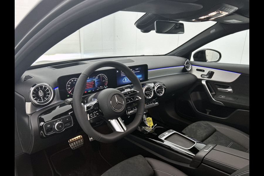 Mercedes-Benz A-Klasse 250 e Business Solution AMG | AMG Line Plus pakket | Nightpakket | Antidiefstalpakket URBAN GUARD PLUS | Augmented Reality Navigation | 360°-camera | Memorypakket | Head-up display |